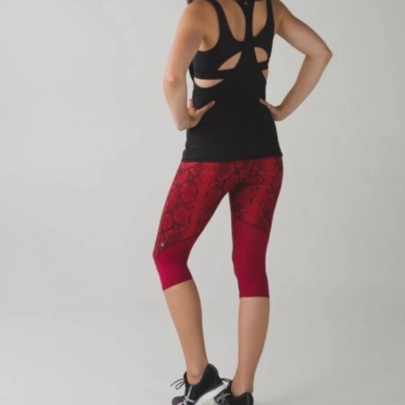 Lululemon Athletica Red Black Snakeskin Cropped Capri Leggings 6 Mesh - Picture 1 of 8
